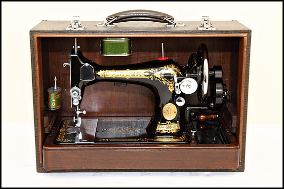 Picture of 1938 Singer 28K in case