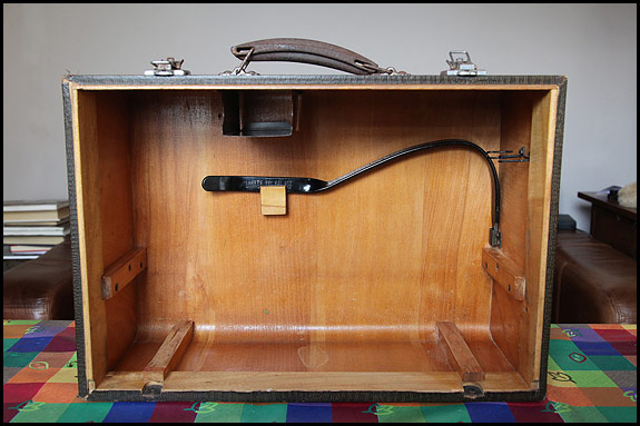 Picture of Singer sewing machine case with knee lever