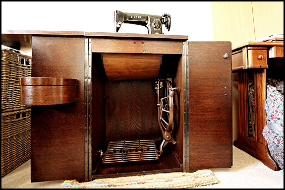 Picture of Singer Cabinet no.46 with Singer 201K Mk2