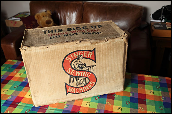 Picture of vintage Singer sewing machine carton