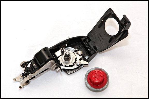 Singer Automatic Zigzagger 161157 open with cam removed Picture of Singer Automatic Zigzagger 161157 with cam removed