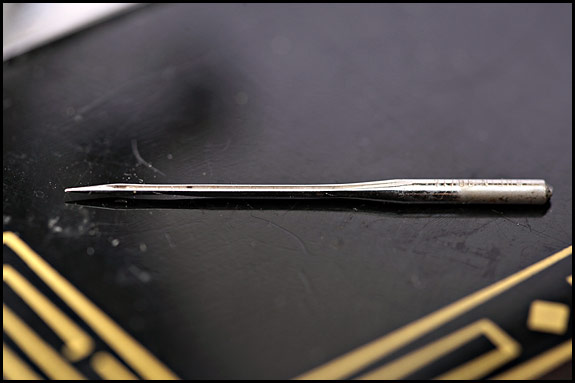picture of sewing machine needle