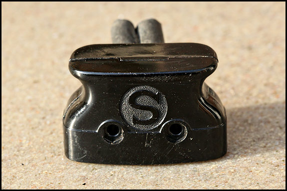Picture of Vintage Singer motor plug