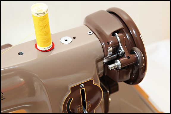 Detail photo of Singer 201K23