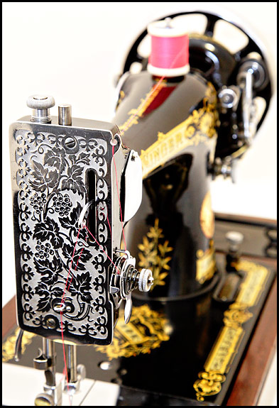 picture of faceplate of 1935 Singer 28K