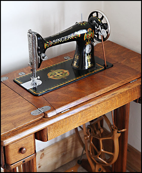 Picture of 1920 Singer Lotus decal 66K treadle